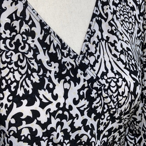 MSK Faux Wrap Top Black& White Paisley Sparkling Sequin Flattering Bell Sleeve - Picture 6 of 15